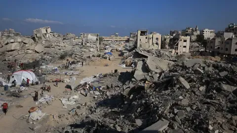Military Tanks Advance into Major Gaza City Civilian District