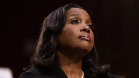 US Appeals Court Halts Trump from Firing Fed Governor Cook