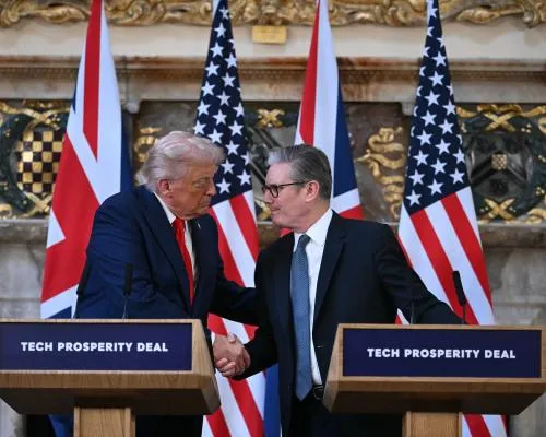 Trump Directs Criticism on Putin and Commends UK in Press Conference with Keir Starmer