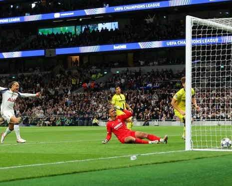 Goalkeeper Luiz's Crucial Mistake Delivers Spurs Opening-Night Triumph